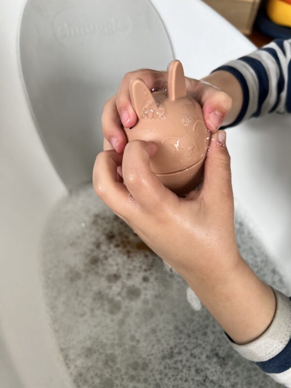 JUGUETES DE BAÑO DARK - Imagen 7