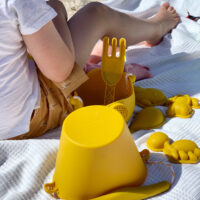 Set (Cubo + Pala + Moldes+ Rastrillo) Mustard - Imagen 4