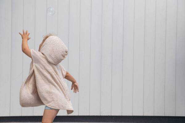Poncho Frosted Almond - Imagen 8
