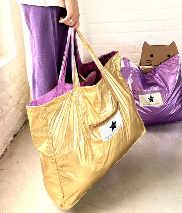 BOLSO REVERSIBLE METALIZADO PÚRPURA/DORADO - Imagen 3