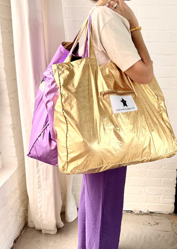 BOLSO REVERSIBLE METALIZADO PÚRPURA/DORADO - Imagen 6