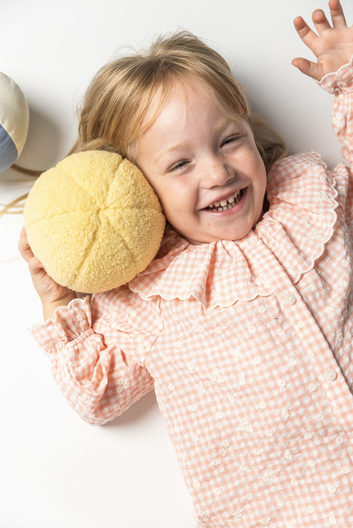 Pelota peluche Amarilla 12 cm - Imagen 2