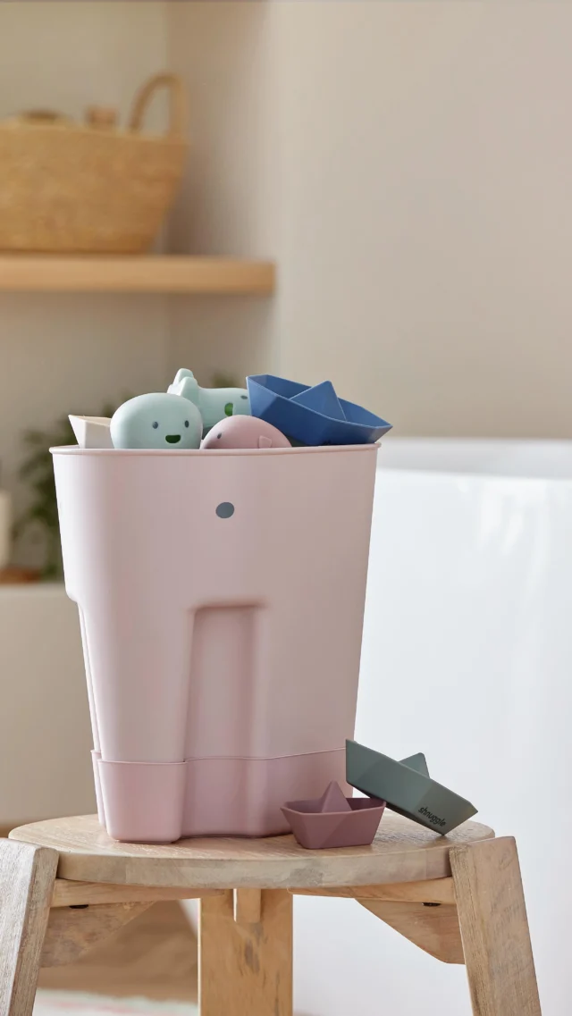 🐘💦 ¡Juguetes fuera del agua en un solo paso!

Con Ellie, el cubo recoge juguetes de Shnuggle, limpiar después del baño es tan fácil como jugar. Su diseño en forma de elefante no solo es adorable, también es súper funcional: recoge, escurre y deja secar los juguetes sin esfuerzo.

👶🏼 Menos desorden, más tiempo para disfrutar.
✨ Disponible en varios colores para combinar con tu baño.

Haz de Ellie tu mejor aliado en la rutina del baño. 

#tallytate #shnuggle #ellie #paraelbaño #bañosincaos #organización #organizado #orden #tipsorden #juguetes #juguetesdebaño #baños #conniños #hogar #paraniños #paraniñas #paraniñosyniñas #productosinfantiles #maternidad #paternidad